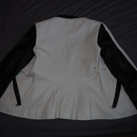Danier Woman's Black and White Leather Jacket - Picture 4 of 4